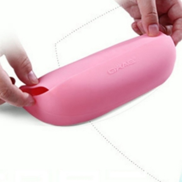 Waterproof Easy to Wash Silicone Baby Bibs - Picture 3 of 5